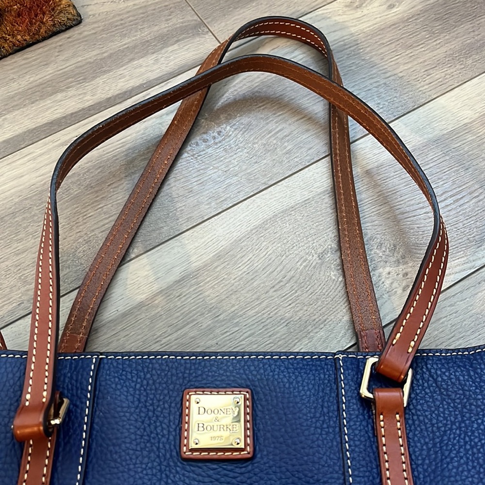Dooney & Bourke tote - Picture 3 of 13